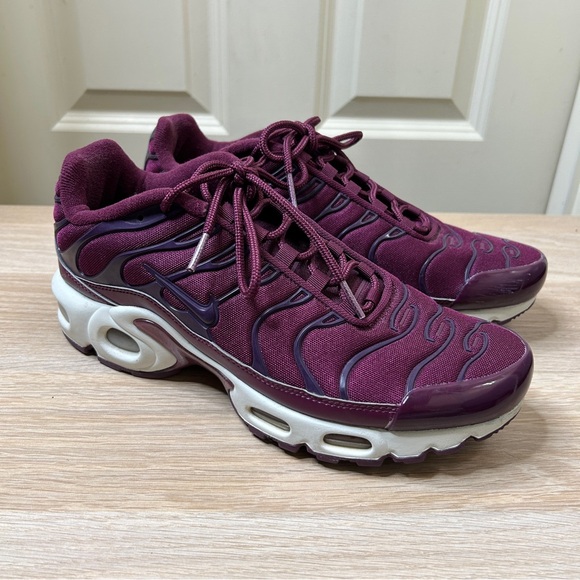 Nike Air Max Plus TN Women Size 9 Running Shoes Bordeaux/Summit White AV7912-600 - Picture 1 of 15